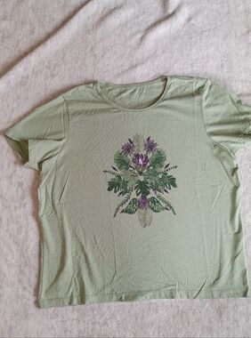 Northern Reflections | Size M Sage Green Botanical Tee